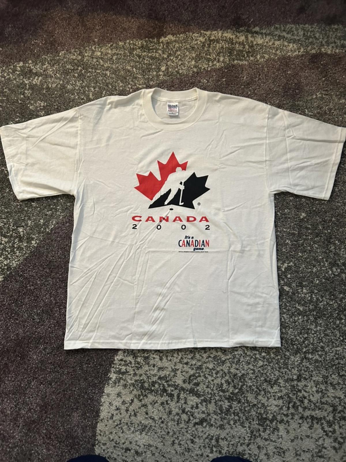 Vintage 2002 Molson Team Canada Hockey Logo T-Shirt