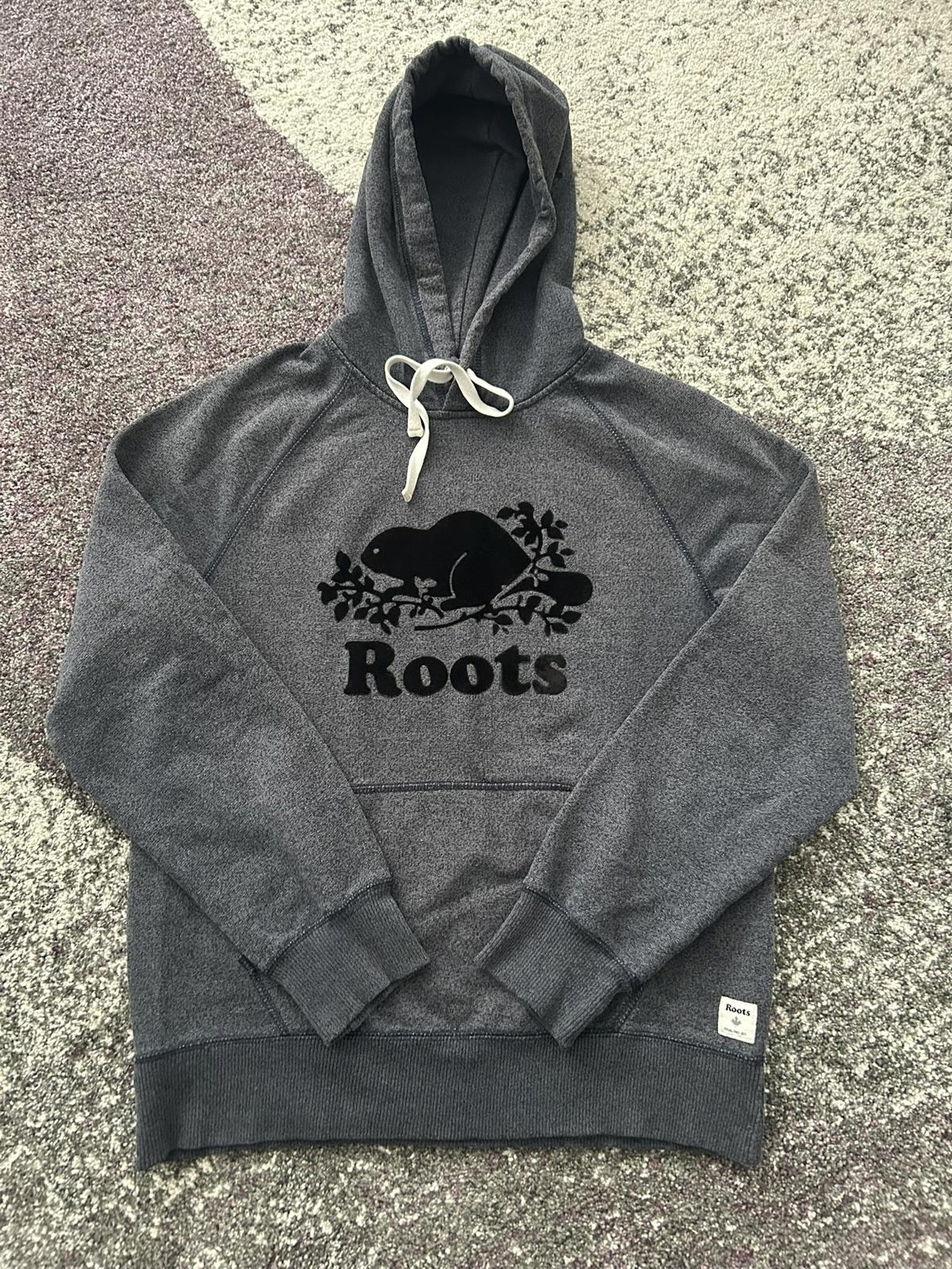 Roots Beaver Logo Hoodie – Charcoal Heather Fleece