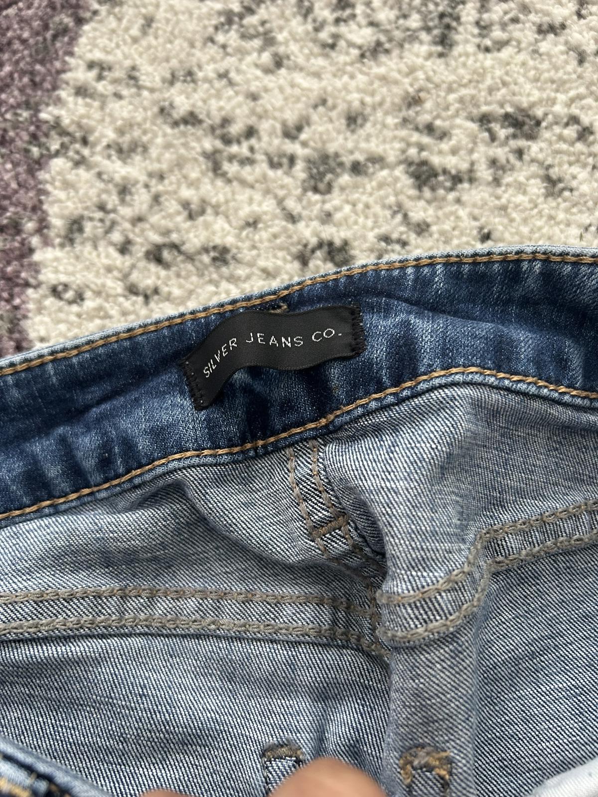 Silver Jeans Co. Women's Avery Skinny Distressed Blue Jeans