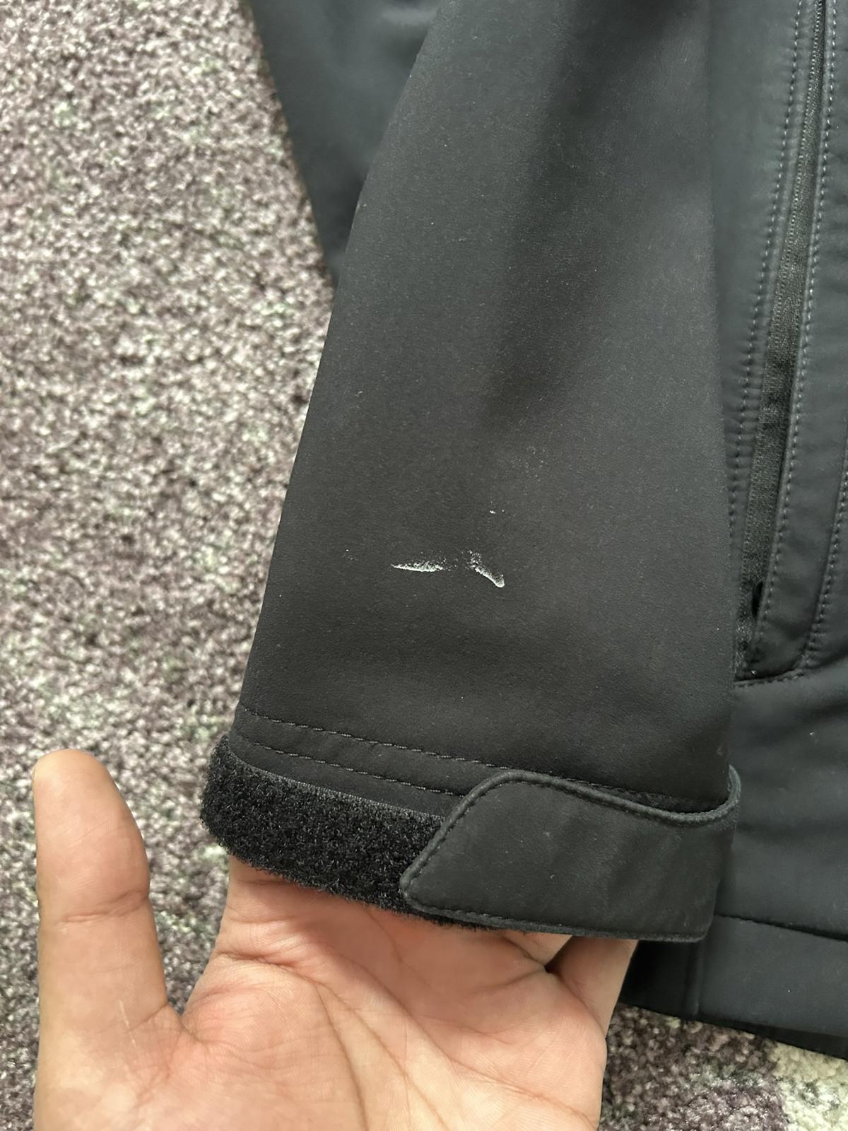 Helly Hansen Black Softshell Hooded Jacket – Men’s L