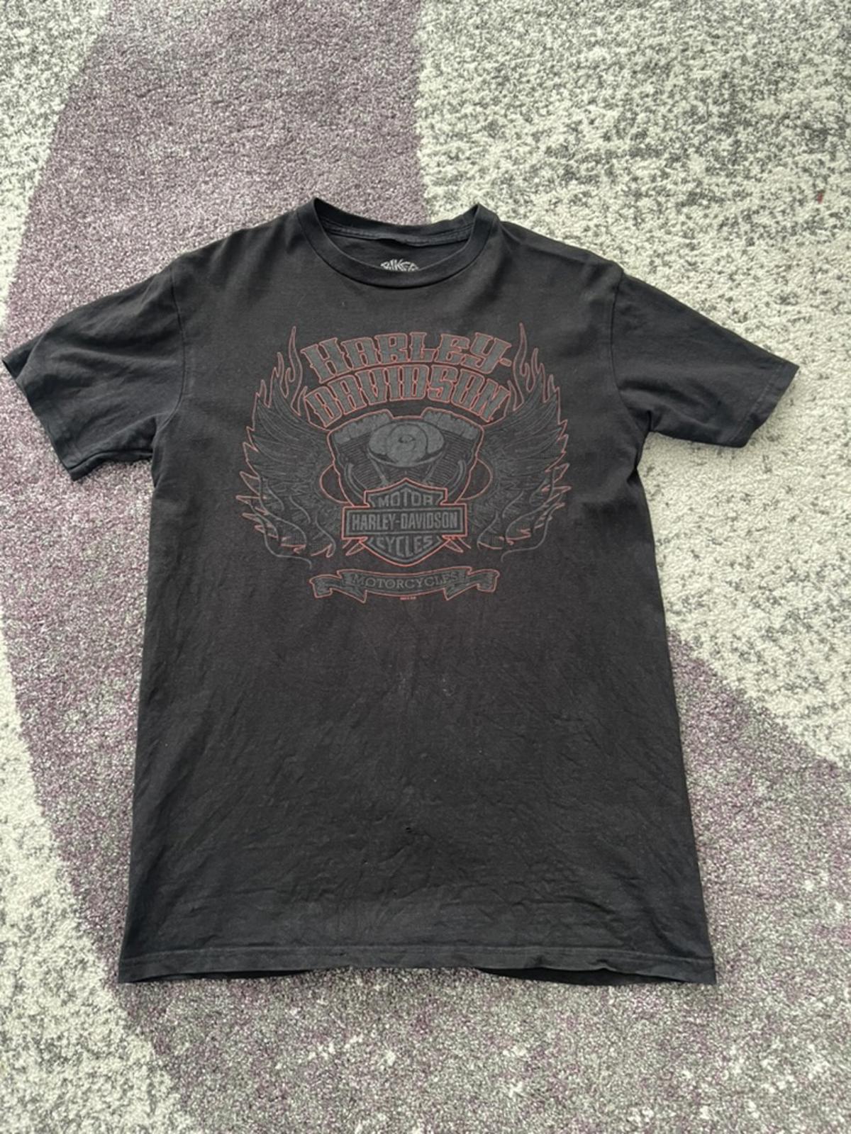 Faded 2013 Harley-Davidson Flame Wing Tee – Biker Skull Tag