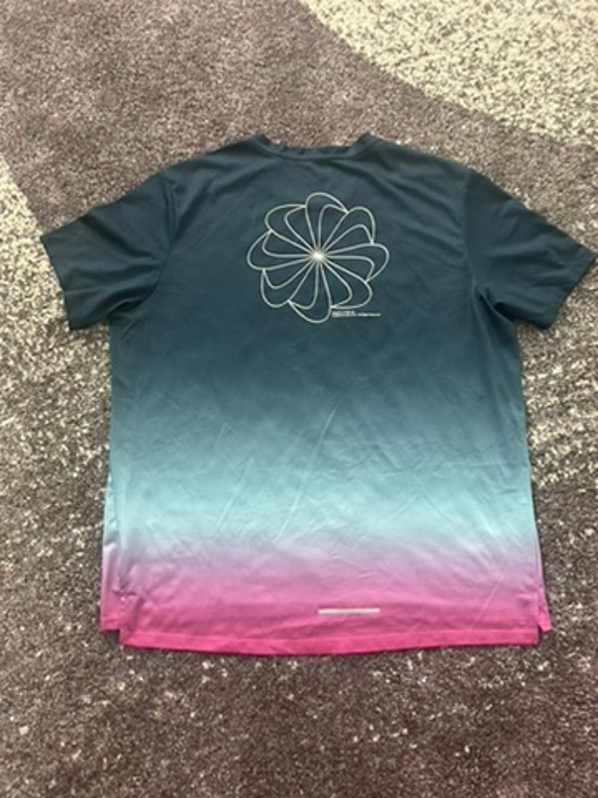 Nike Dri-FIT Running Tee – Sunset Gradient