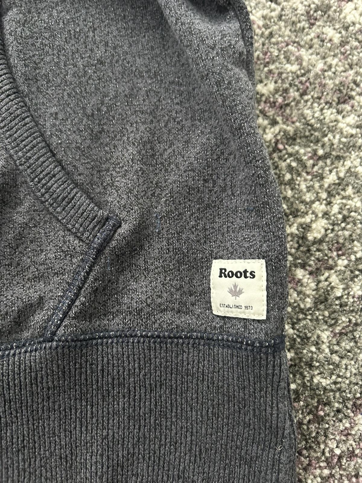 Roots Beaver Logo Hoodie – Charcoal Heather Fleece