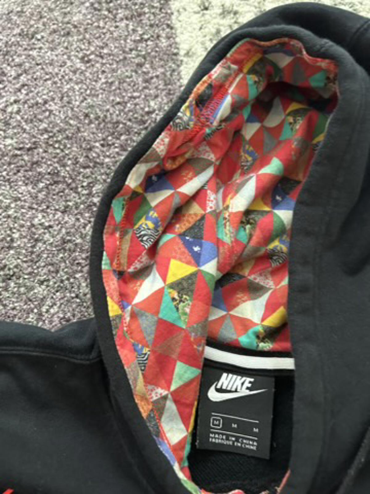 Nike Graphic Hooded Sweatshirt - M