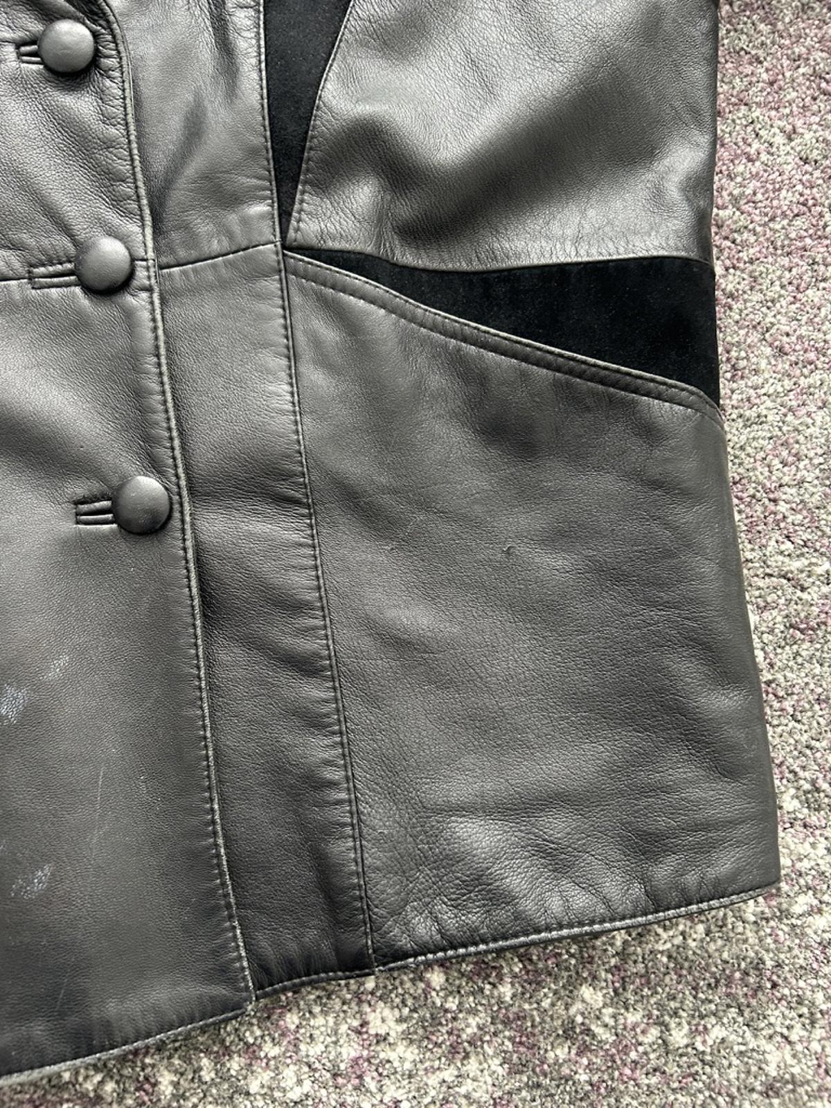 Vintage Women's Black Leather and Suede Jacket with Bird App