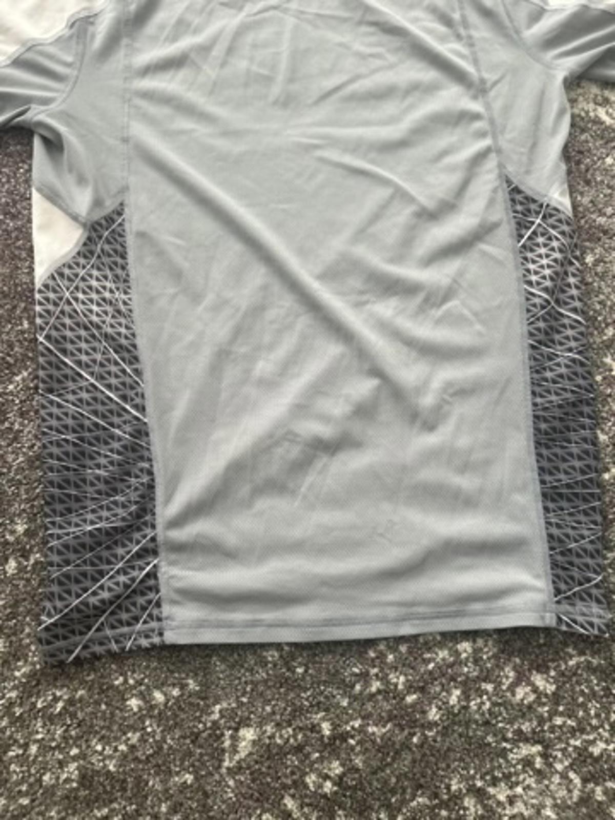 Under Armour Compression Tee – White/Silver Tech Mesh