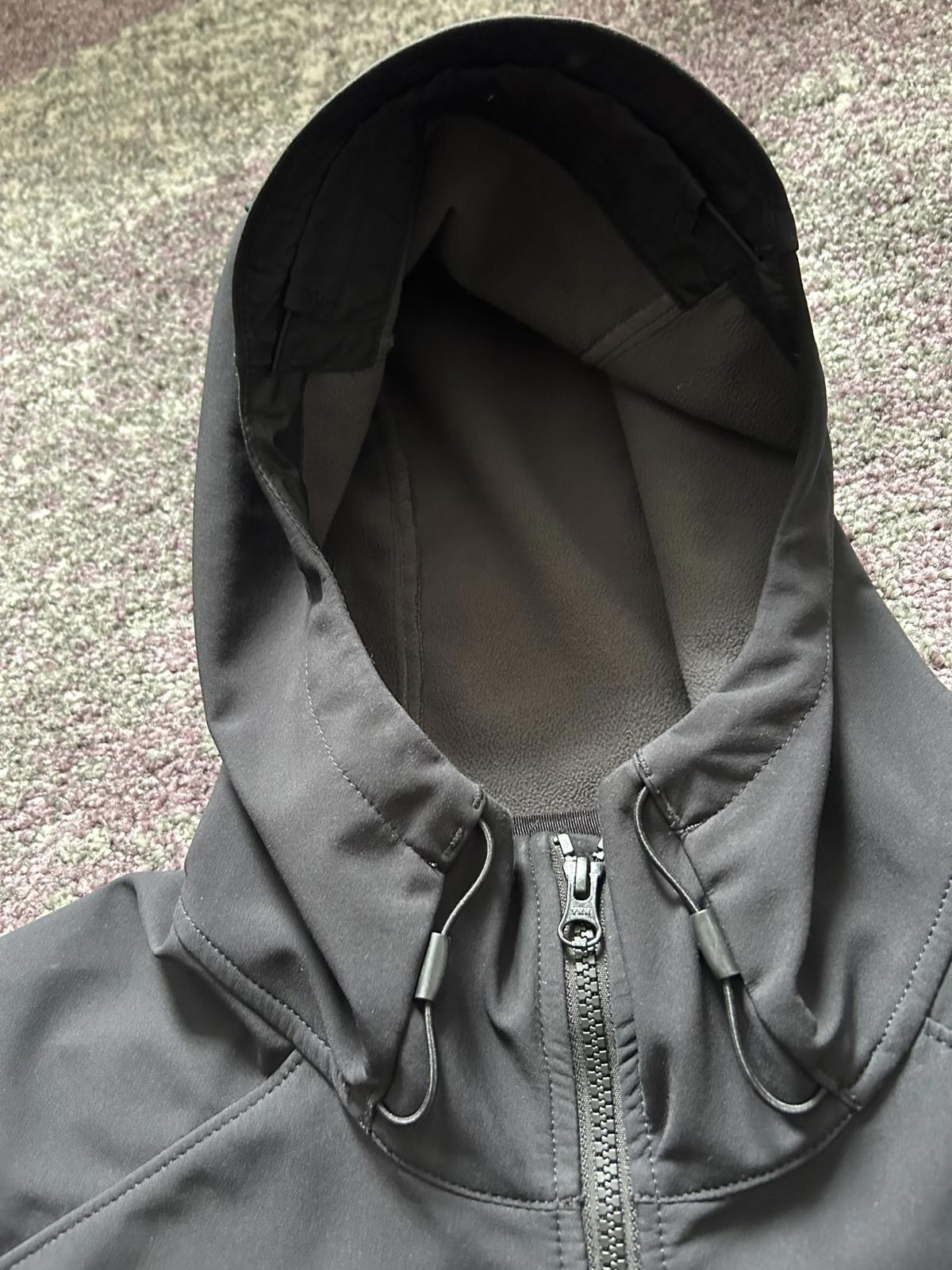 Helly Hansen Black Softshell Hooded Jacket – Men’s L
