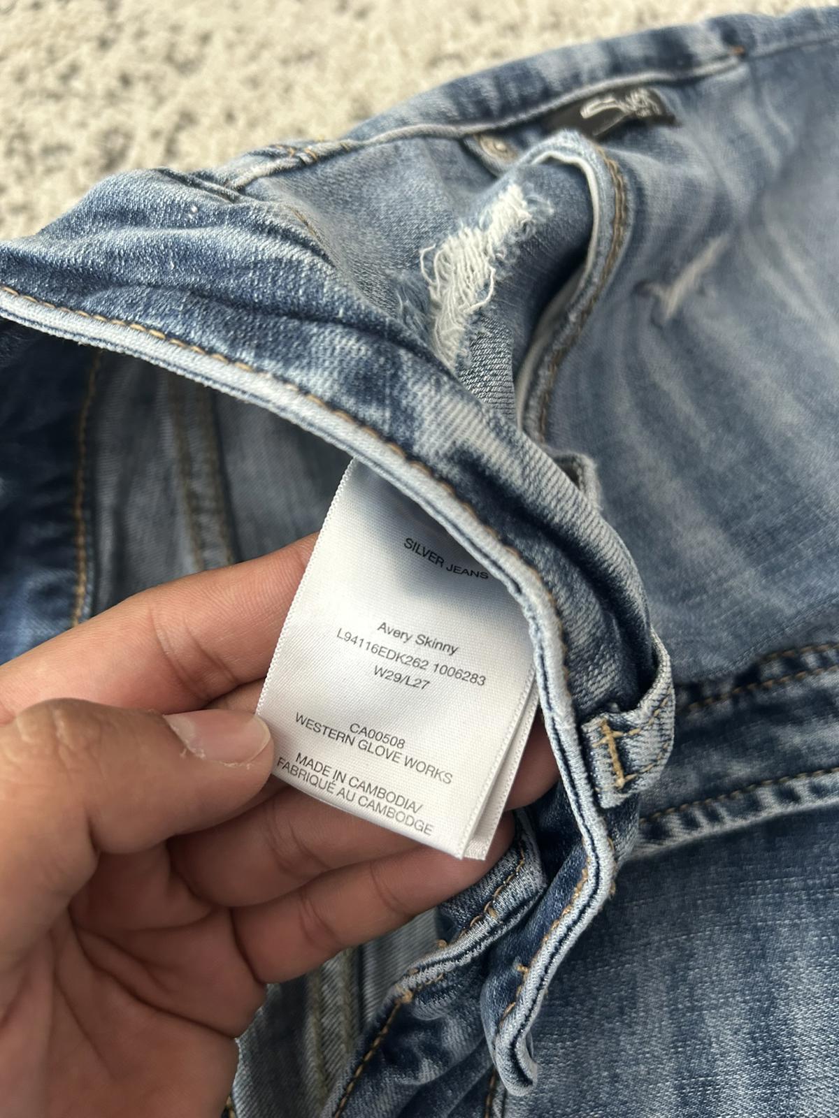 Silver Jeans Co. Women's Avery Skinny Distressed Blue Jeans